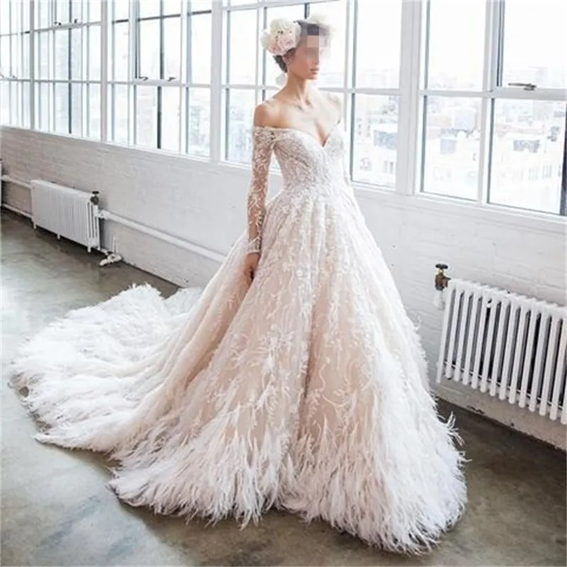 Robes de mariée en plumes de luxe hors épaule Appliqued dentelle, plus la taille robes de mariée sirène ruché tulle longue Dubaï balayage train personnaliser robe de novia