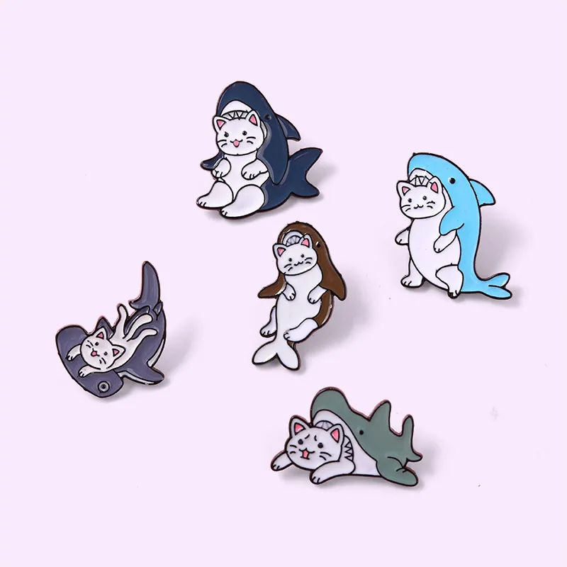 Ocean Animal Shark Eat Cat Shape Brosches unisex tecknad legering Emalj LAPEL PINS BARN Söt äta skolväska kläder märke acce255l