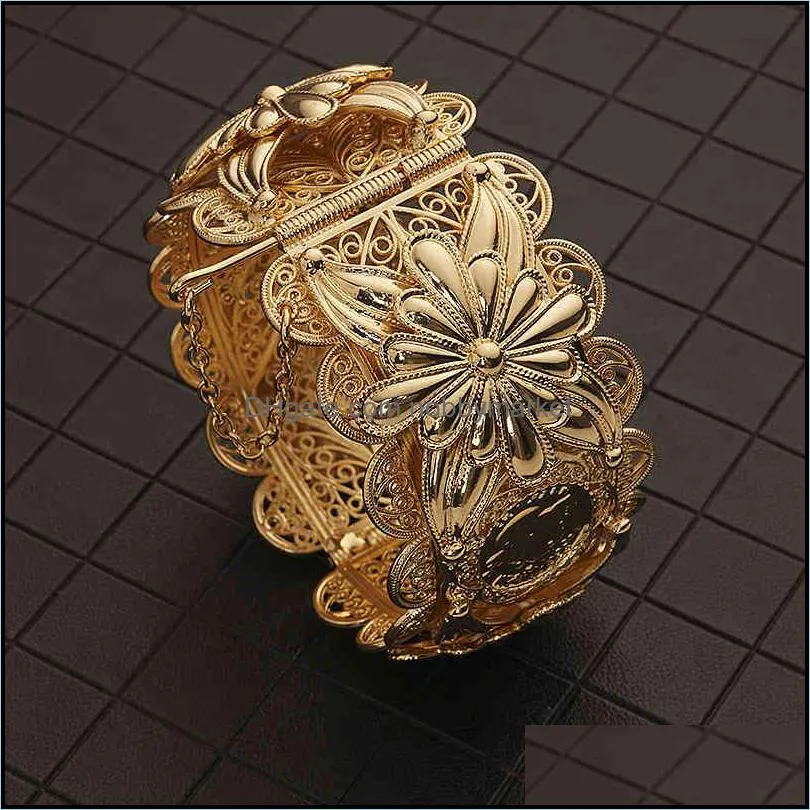 New Napoleon Figure Coin Bracelet Hollow Out Flower Design Side Open Wide Cuff Bracelets Arabic Luxury Bridal Gold Hand Bangles 210408