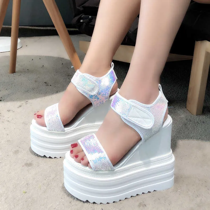 魚の口のマフィンの底の女性の靴の夏の新しい韓国語版のスニーカーのローマの斜面が厚いサンダルY0721