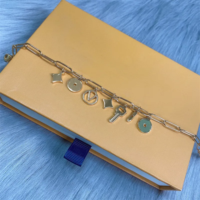 Женщины Мужчины Письмо подвесные Ожерелья с коробкой Ключ Мода Изысканная цепь Очарование Унисекс Фестиваль Подарочные Украшения Личности Ожерелье