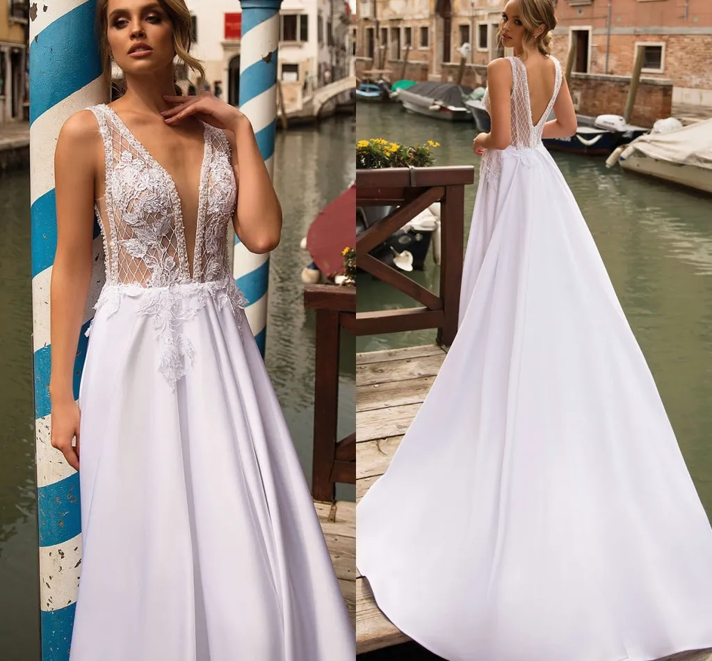 2022 Suknie ślubne Satin Boho Suknie ślubne Koronkowe Aplikacje DEAP V Neck Frezowanie Sexy Backless Princess Kobiety Vestidos de Noiva Robe Mariage