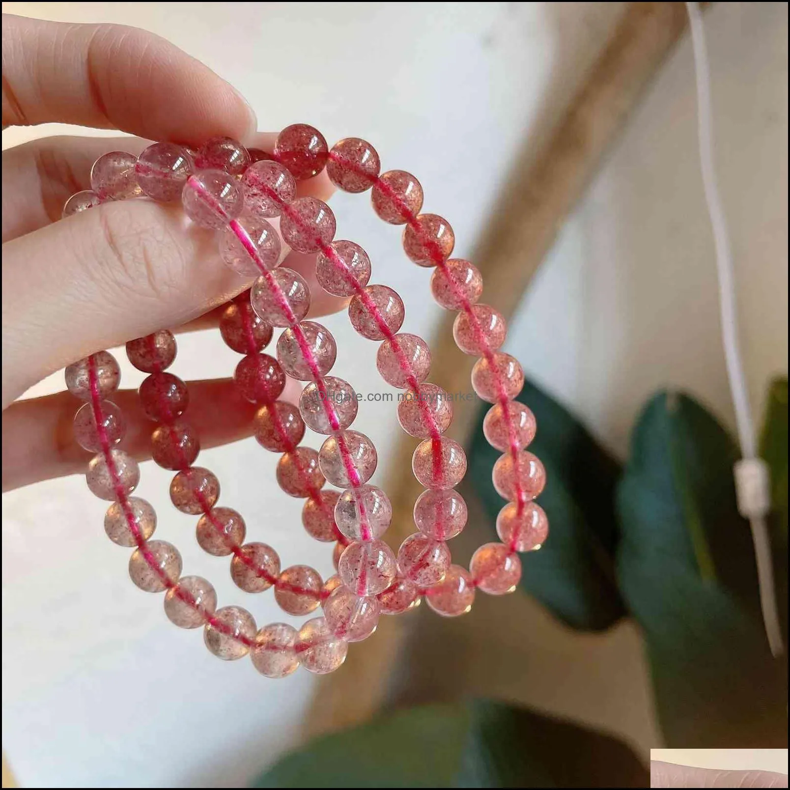 Xiaoling strawberry crystal lady Russian pigeon blood red 7a natural Crystal Bracelet