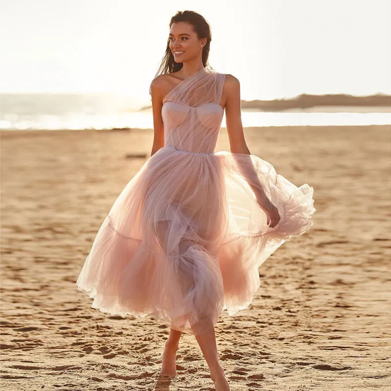 Chic A Line Short Beach Wedding Dresses One Shoulder Neck Bridal Gowns Pläterad Te Längd Tulle Robe de Mariée