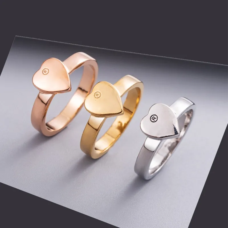 3 färger kvinnor hjärta finger ringar med stämpel söt brev ring mode smycken tillbehör gåva för kärlek flickvän