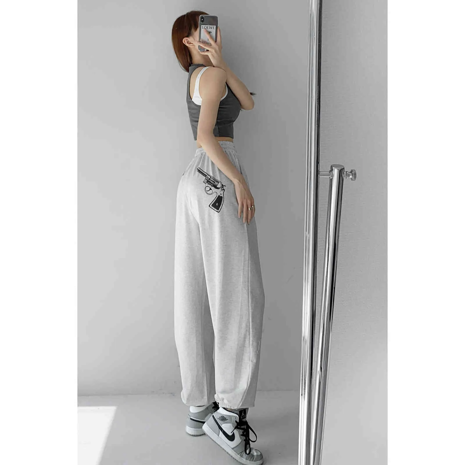 Stsvzororr Street Hip-Hop Styl Luźne spodnie dresowe Kobiece Retro Pistolet Print Casual Slim Hip-Hop Guard Spodnie Y211115