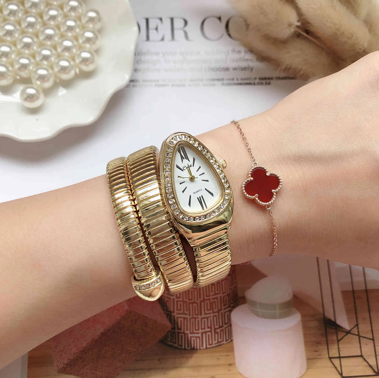女性の高級ブランドスネーククォーツレディースゴールドダイヤモンド腕時計女性ファッションブレスレット時計クロックリロイム