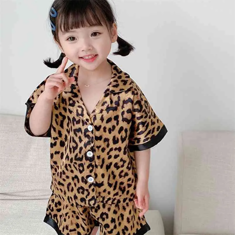 Set di servizi estivi per la casa Abbigliamento per bambini coreano Ragazzi Ragazze Pigiama con stampa leopardata in cartone animato Abito fresco in due pezzi 210625