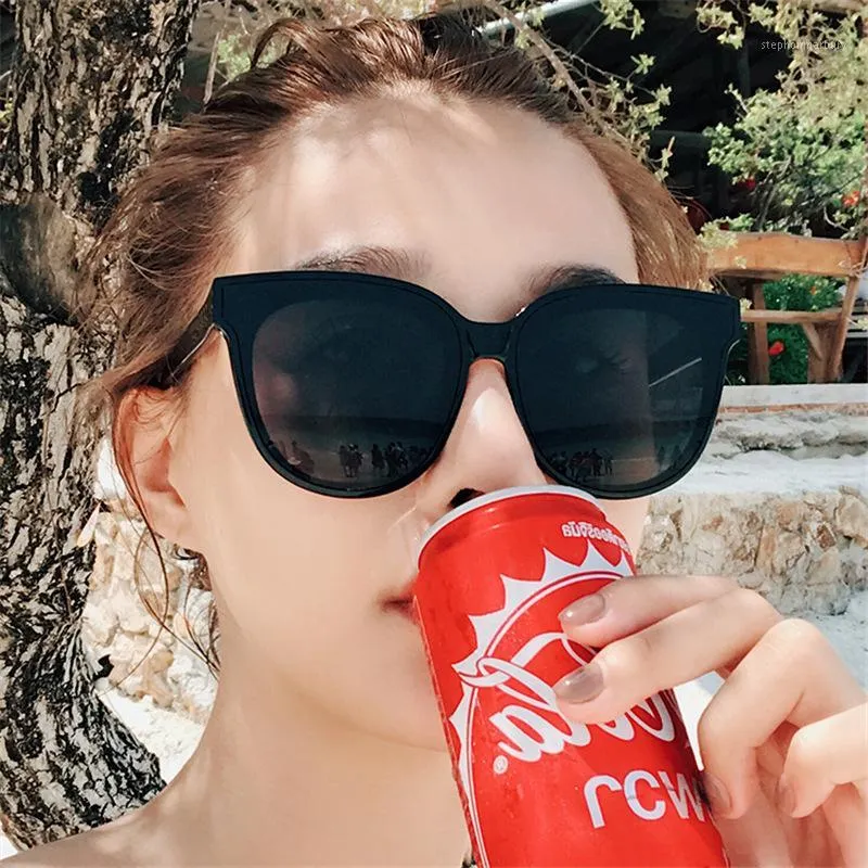 New Fashion Brand 2021 Occhiali da sole da donna Gentle Korean Monster Occhiali da sole Cat Eye Eleganti occhiali da sole femminili Lady Oculos1