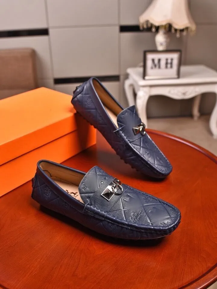 2021 Erkek Tasarımcı Elbise Ayakkabı Marka Mektubu Oyma Yüksek Kalite Lüks Moda Erkekler Deigner Rahat Toe Ayakkabı Artı Boyutu