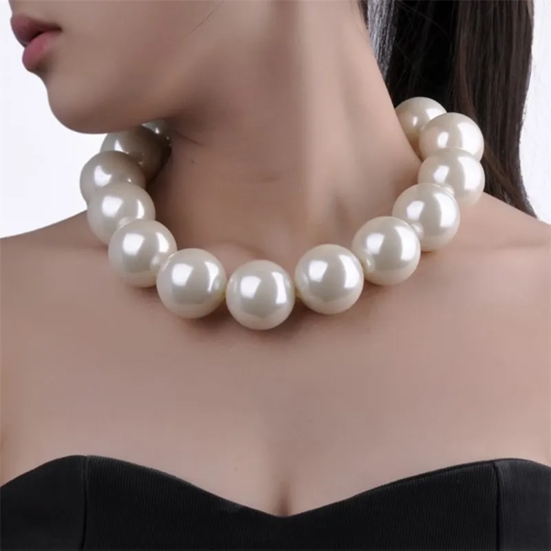 Nuova moda elegante resina bianca catena di perle girocollo collana con bavaglino dichiarazione finta grande perla collane di perline gioielli da donna regalo 210331