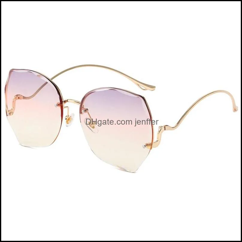 Sunglasses 2021 Fashion Tea Gradient Women Ocean Water Cut Trimmed Lens Metal Curved Temples Sun Glasses Female UV400