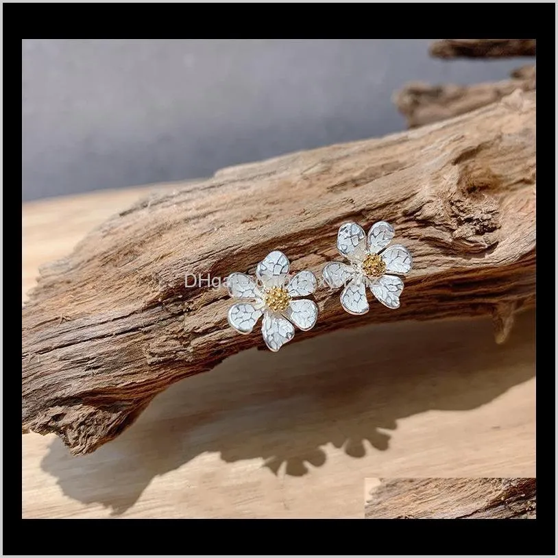 Drop dostawa 2021 Koreańska modna osobowość biżuterii pięciopetal kwiat biały małe eleganckie słodkie kolczyki stadnina jusr6