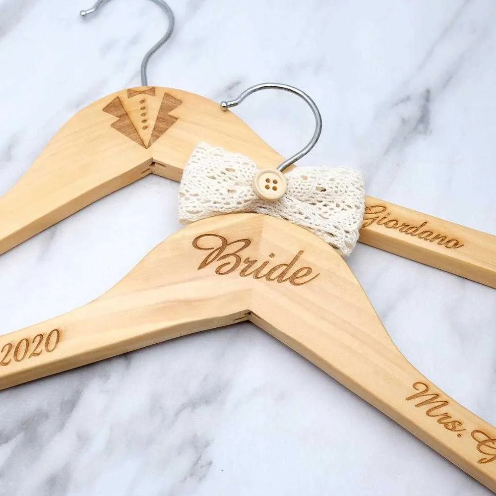 Juego De 2 Perchas Personalizadas, Perchas De Boda Personalizadas, Percha  Para Novio Y Novia, Percha Grabada, Regalo Para Pareja 210702 De 10,32 €