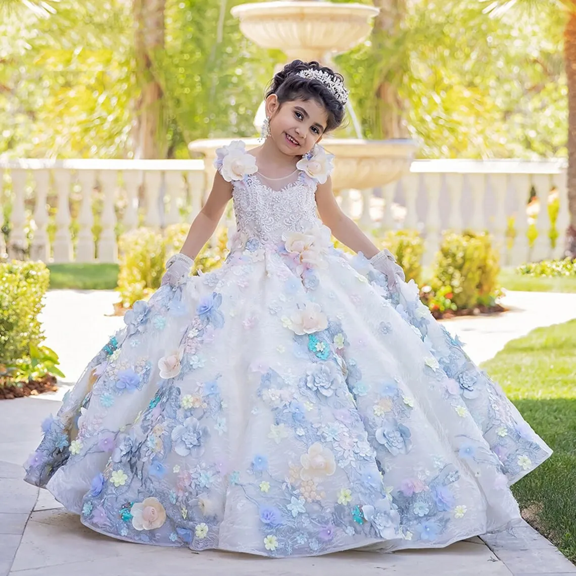 Härlig Puff Ball Gown Flower Girls Dresses Lace Applique Floral Pageant Gowns O Neck Girl's Birthday Party Dress