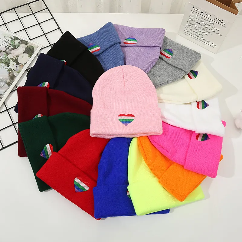 Haft Kolorowe Kształt Miłości Kapelusz Winter Hat Outdoor Earflap Rainbow Heart Dzianiny Skullies Beanie Streetwear Hip Hop Ciepła Kap