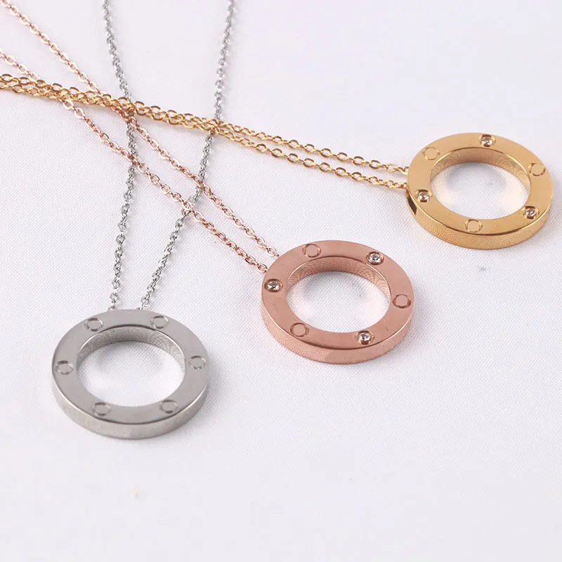 Love Luxury Necklaces Women Round Cake Pendant Stainless Steel Couple Fashion Jewelry on The Neck Christmas Valentine Day Gifts for Girlfriend Wholesale