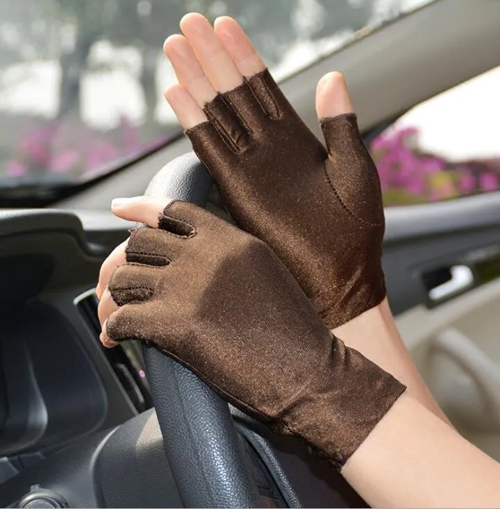 Fem fingrar handskar kvinnors vår sommar elastiska fingerlösa solskyddsmedel spandex kvinnlig uv skydd etikett kör handske r1127 658