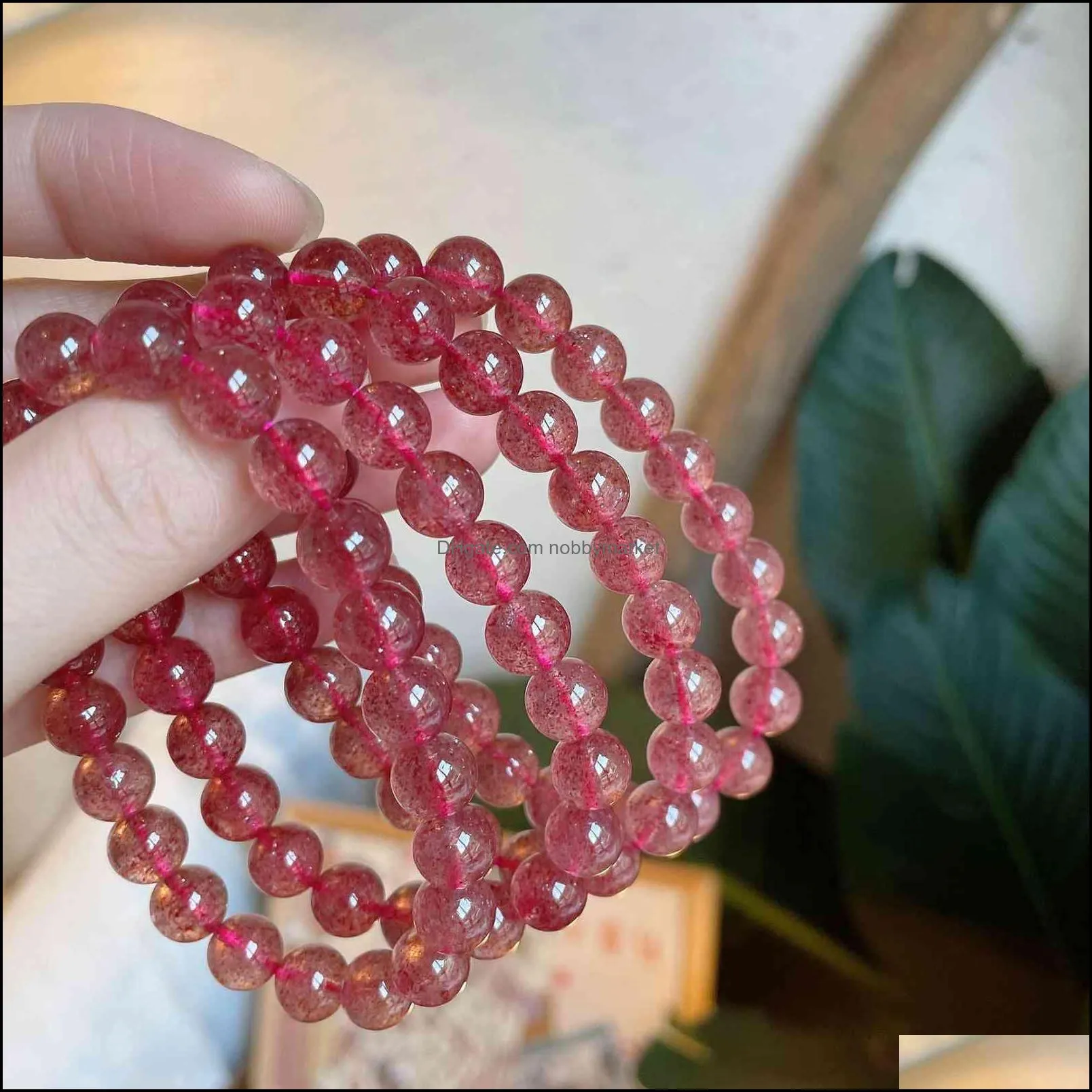 Xiaoling strawberry crystal lady Russian pigeon blood red 7a natural Crystal Bracelet