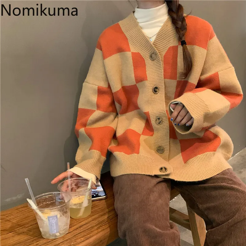 Nomikuma 한국어 히트 컬러 격자 무늬 스웨터 카디건 인과 원인 V 넥 긴 소매 니트 코트 가을 겨울 니트웨어 자켓 6D394 210427