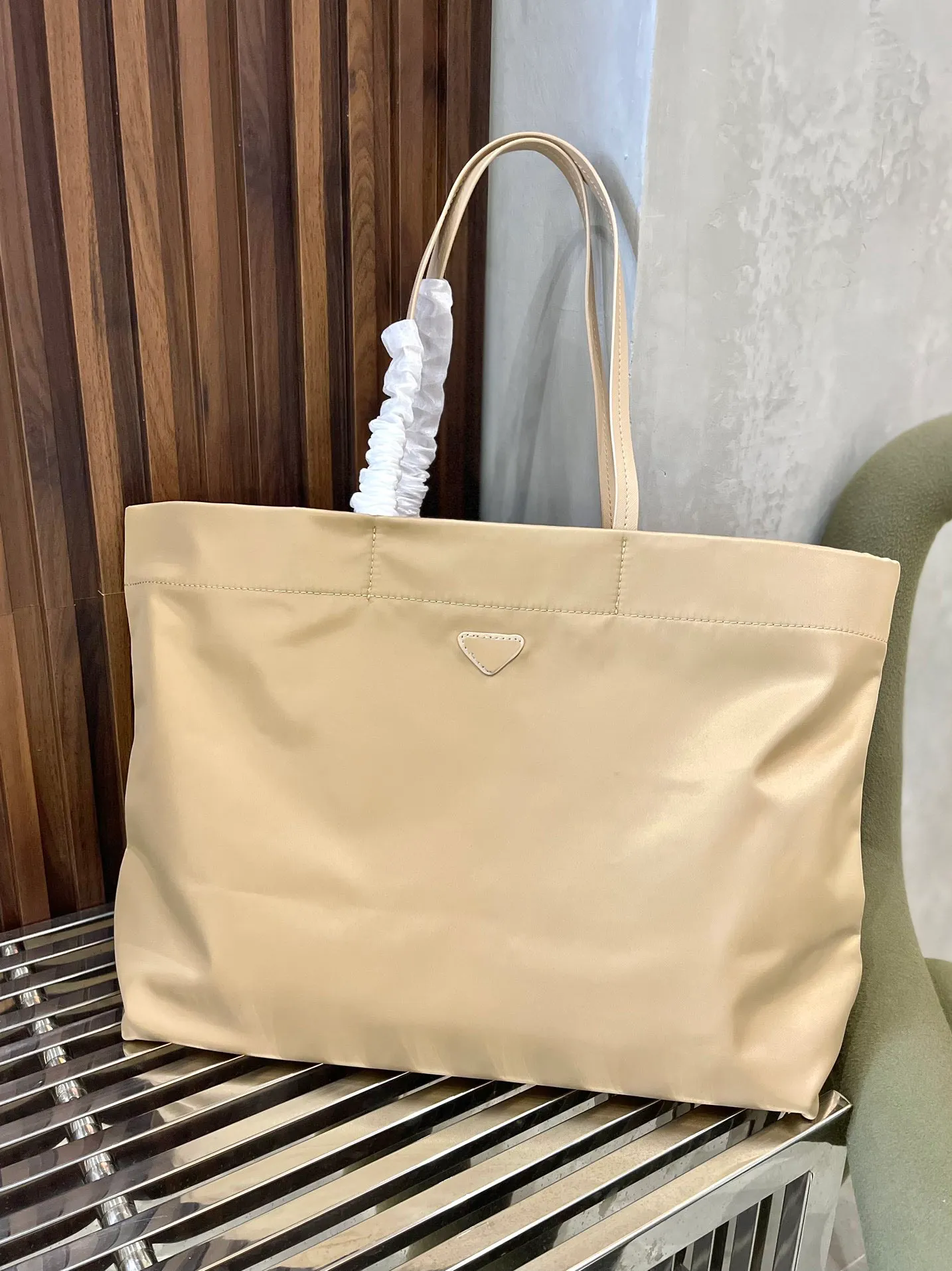 Amazon.com: MOLERFO Nylon Tote Bag Aesthetic Tote Bag Aesthetic Bucket Bag  Nylon Tote Bags for Women (Black) : Clothing, Shoes & Jewelry