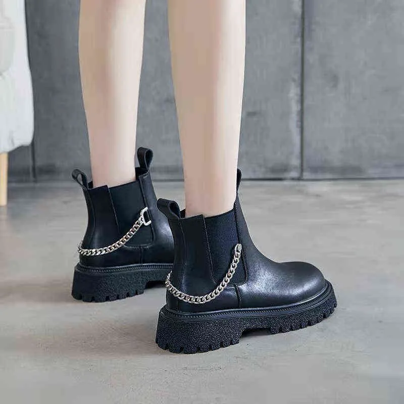 Women Ankle Boots Metal Chain Fashion Design Platform Chunky Low Heels Solid Casual Non-Slip Comfort Females Shoes 2021 Winter Y1105