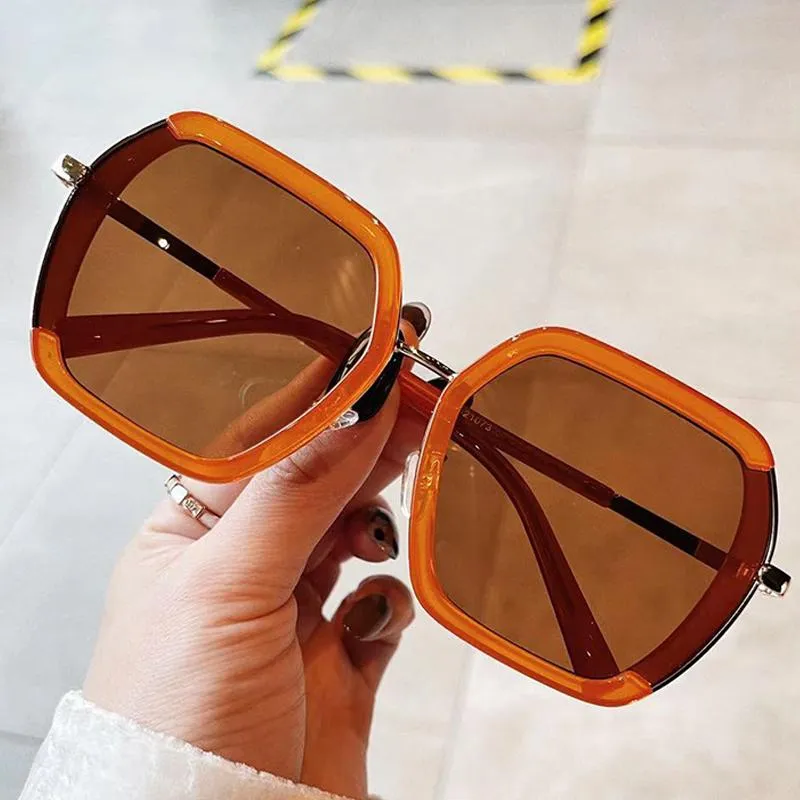 Güneş Gözlüğü Vintage Düzensiz Kare Kadınlar için Moda Marka Turuncu Çay Degrade Güneş Gözlükleri Kadın Zarif UV400 Gözlük