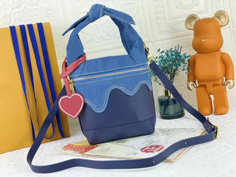 Vente directe de haute qualité sac cosmétique pour femme mode denim lettre impression cuir toile sac à bandoulière Messenger sac à main m45970 zipper luxe fête 28 * 23x10cm