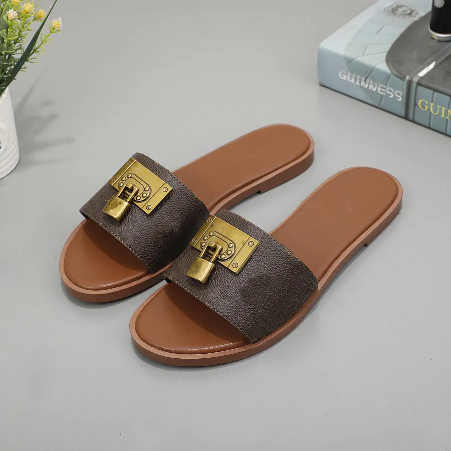 Lock It Flat Mule Tofflor Designer Dam Lyx Designers Sandaler Äkta Läder Dam Dauphine Utomhus Casual Tofflor Flip Flops Revor