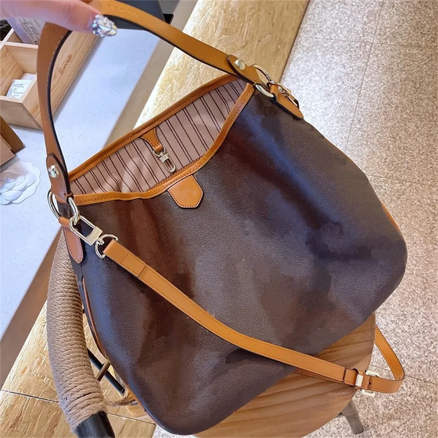 Designer's popular bag women's new high-capacity single shoulder bag with simple texture tot messenger bag