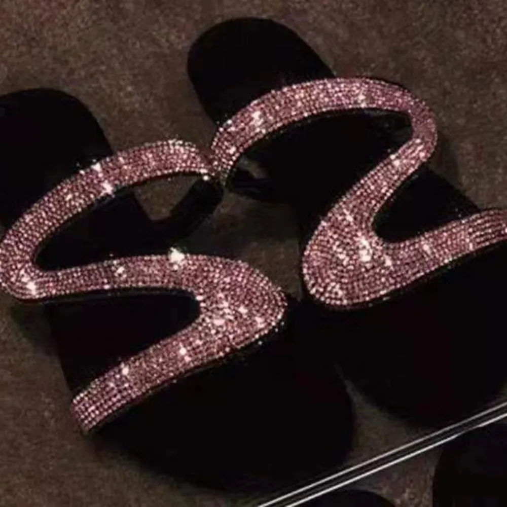 Kadınlar Seksi Sandalet Yaz Plaj Sığ Ağız Rhinestones Moda Roma Bayanlar Parti Rahat Işık Ayakkabı Sandalias Femininas C0410