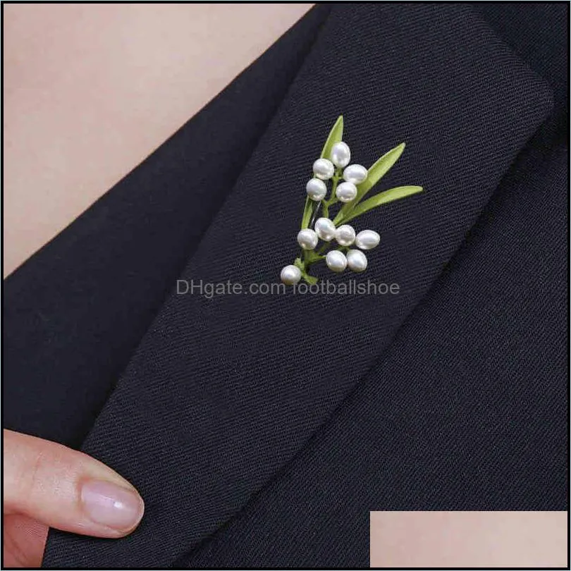 Factory Outlet Brooch Korean fashion green pearl bouquet corsage temperament elegant plant Pin women`s coat dress access