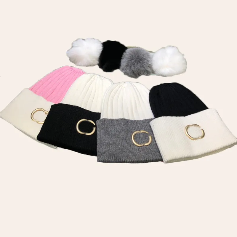 Trendy metalen letter beanie met afneembare pom bal ontwerper vrouwen schedel caps winter warme mannen gebreide cap wol breien sport hoed