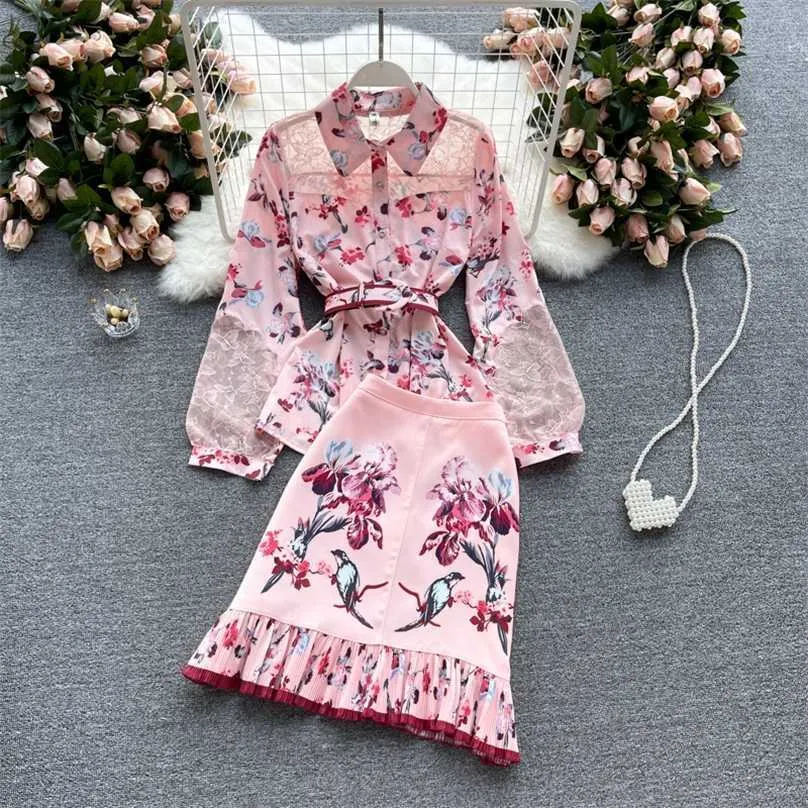 Diseñador de moda Verano Otoño Traje rosa para mujer Ver a través de blusa de retazos de encaje y falda plisada de cintura alta Conjunto de 2 piezas 211106