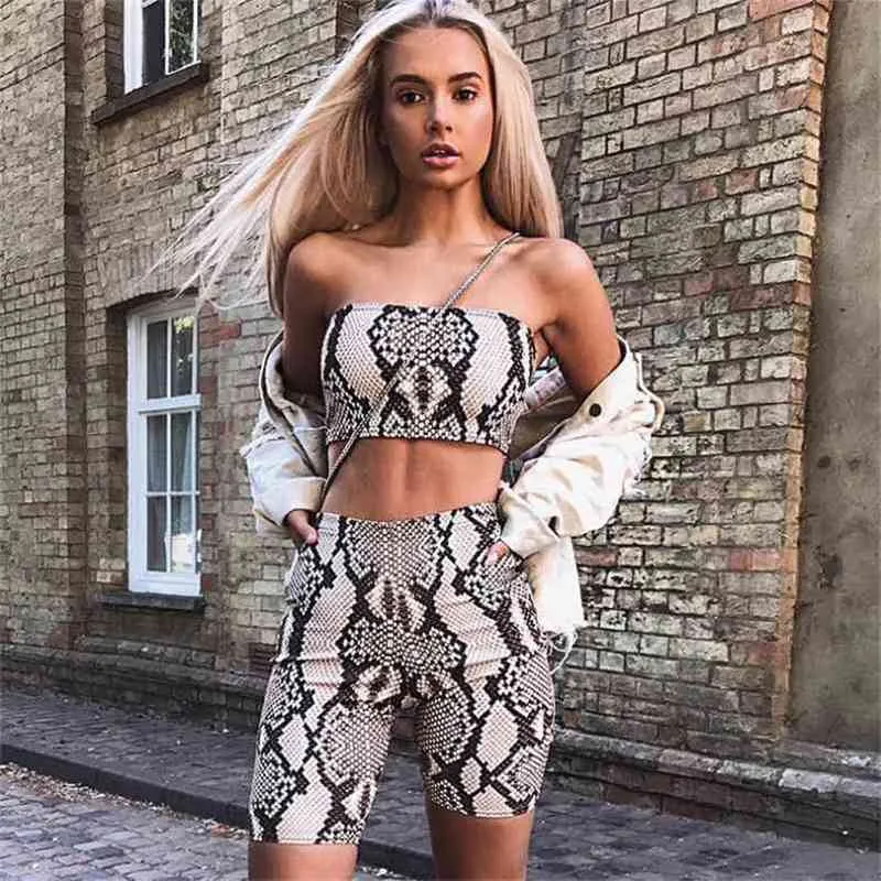 Two Piece Set Outfits Sexy Short Sport Jumpsuit WOMEN Summer Casual Shinny Tube Top Shorts Bodycon 210514