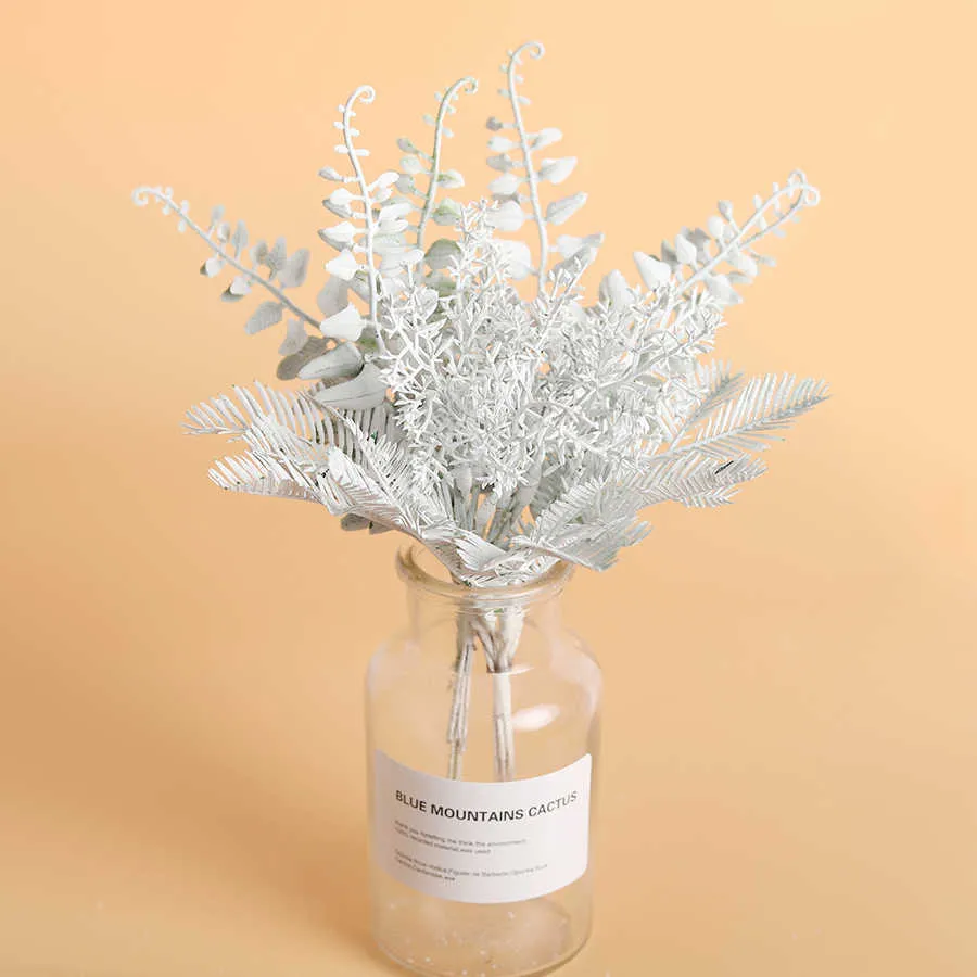 Fleurs blanches artificielles bricolage Scrapbooking petit Bouquet fougères fausses plantes Faux herbe pour la maison mariage décoration de noël Y0630