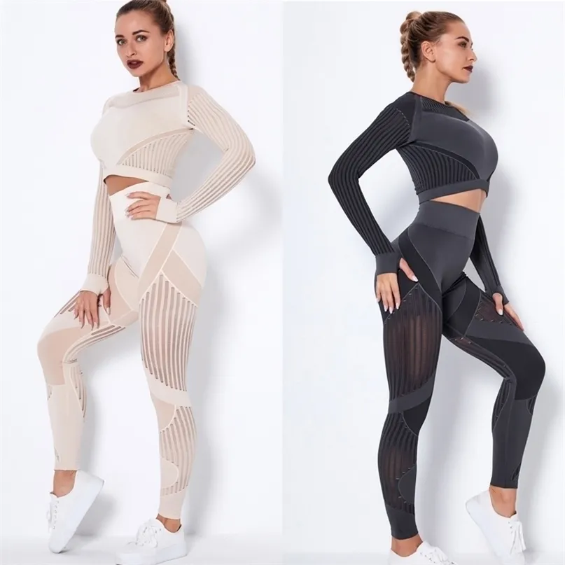 Conjuntos de ginásio de malha oco para mulheres 2 peças de cintura alta yoga leggings + recortado top seamless tracksuit roupas fatos 220315