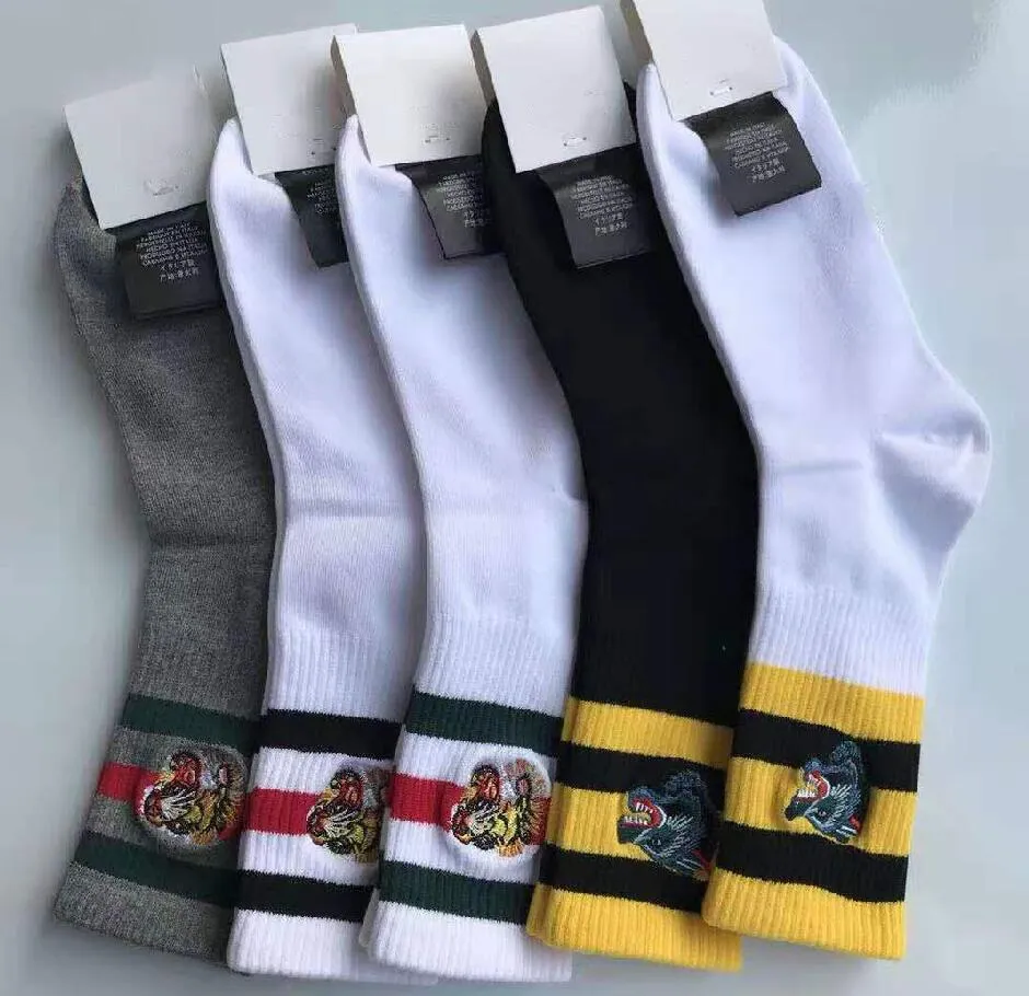 Hochwertige Designer-Herren-Baumwollsocken von Luxur mit Tiger- und Wolfskopf-Stickerei, mittelhoher Schlauch, Freizeit, Sport, Hip-Hop, schwarz-weiße Socke