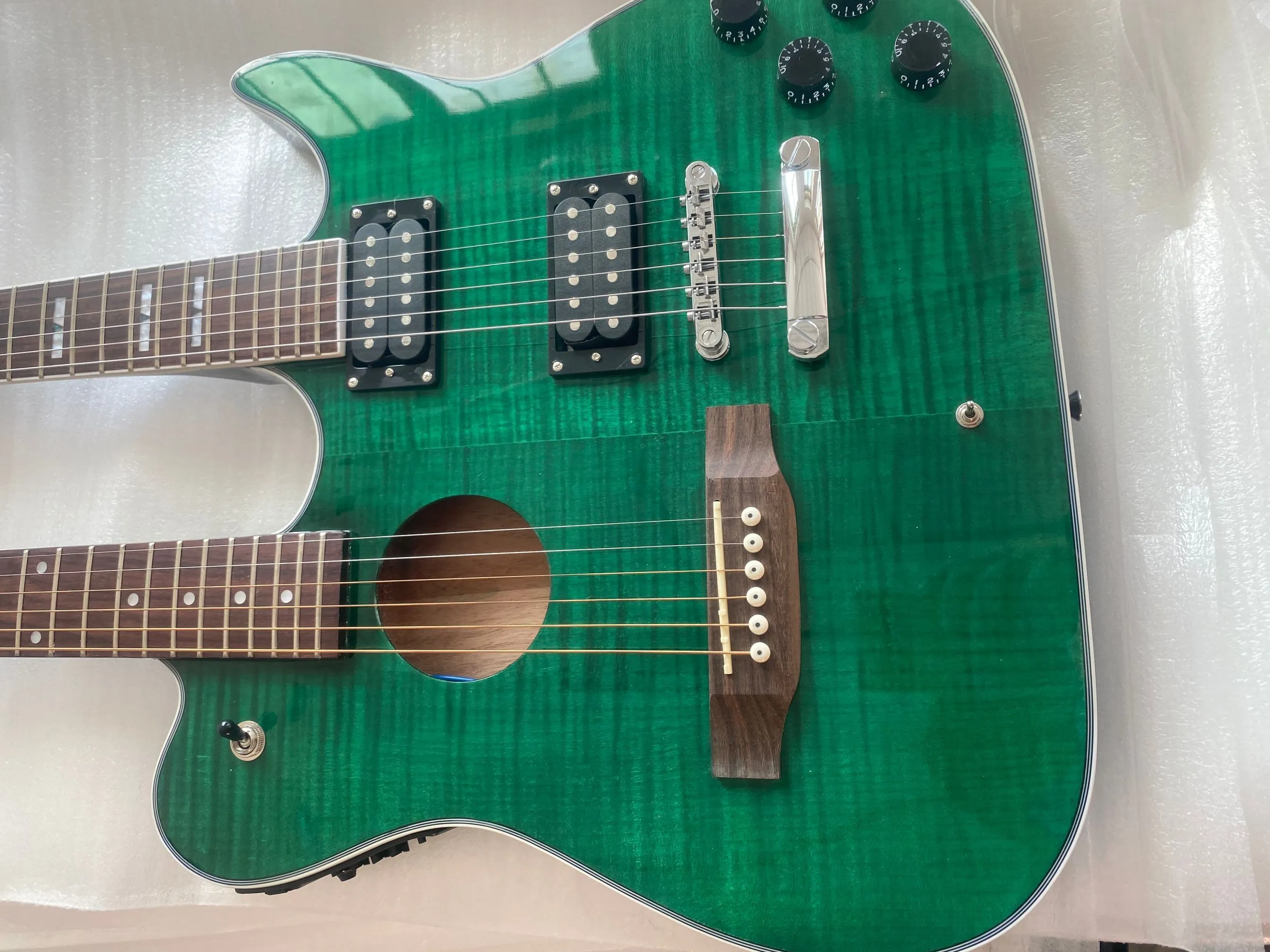 1958 Slash Crossroads dubbelhalsade akustiska gitarrer Green Flame Maple Top Electric Guitar China EQ, Dark Black Back