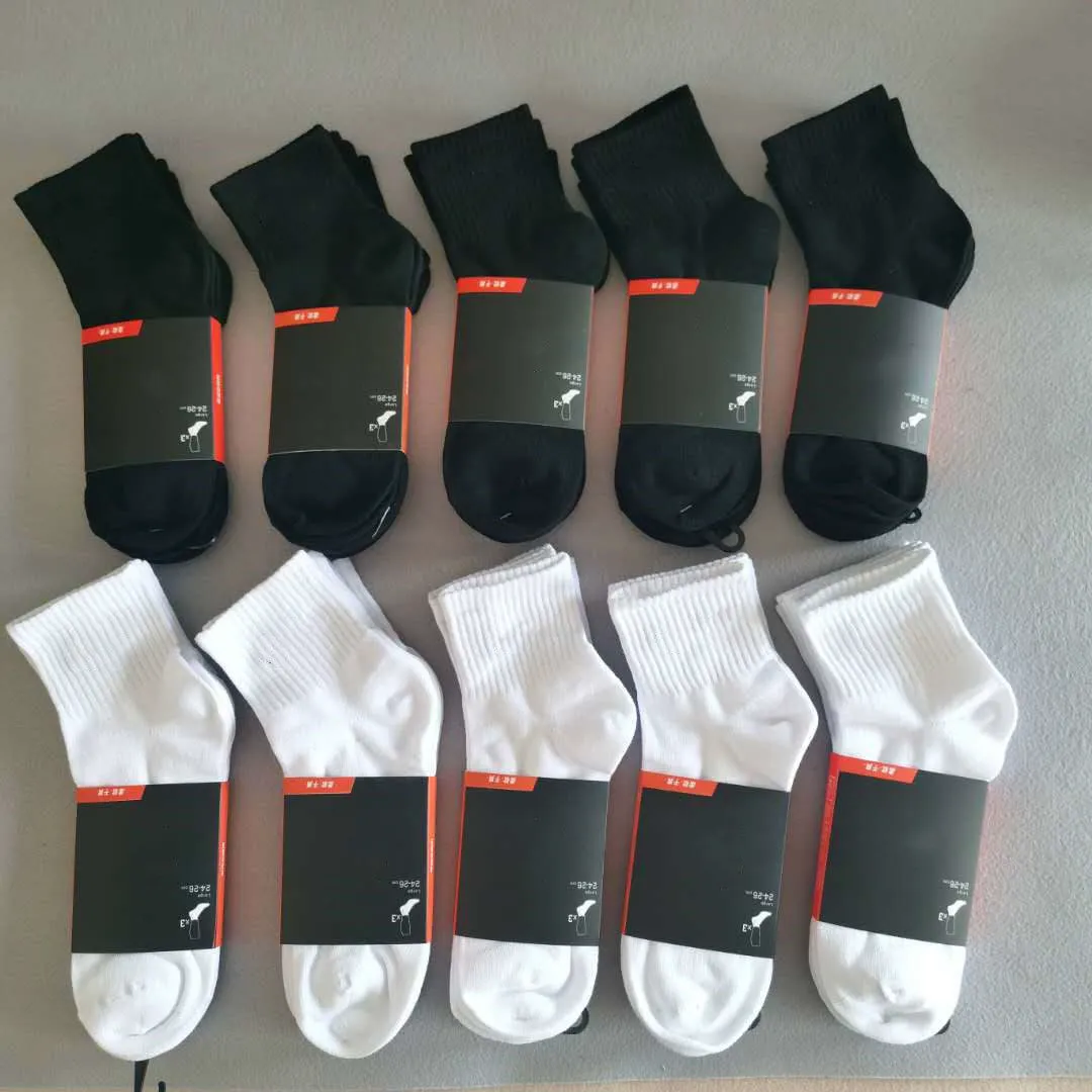 Partihandel Mode kvinnor och män Casual Högkvalitativa Bra Socks Brev Andas 100% Bomull Sport Sale