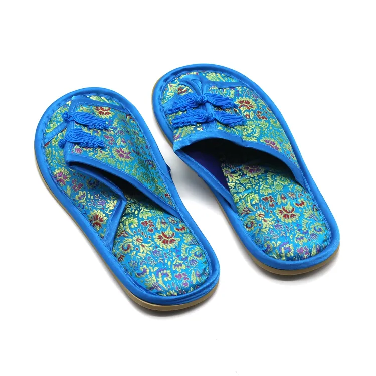 Handgemaakte Chinese Knoop Zijde Brocade Slippers Bruiloft Gunst Volwassen Vrouwen Indoor Rubber Bottom