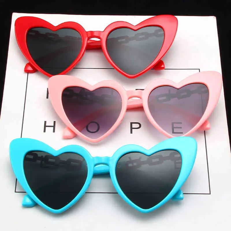 Mode färgglada personliga hjärtformade märkesdesign Anti-ultraviolet UV400 Casual solglasögon för vuxna, kvinnor, män