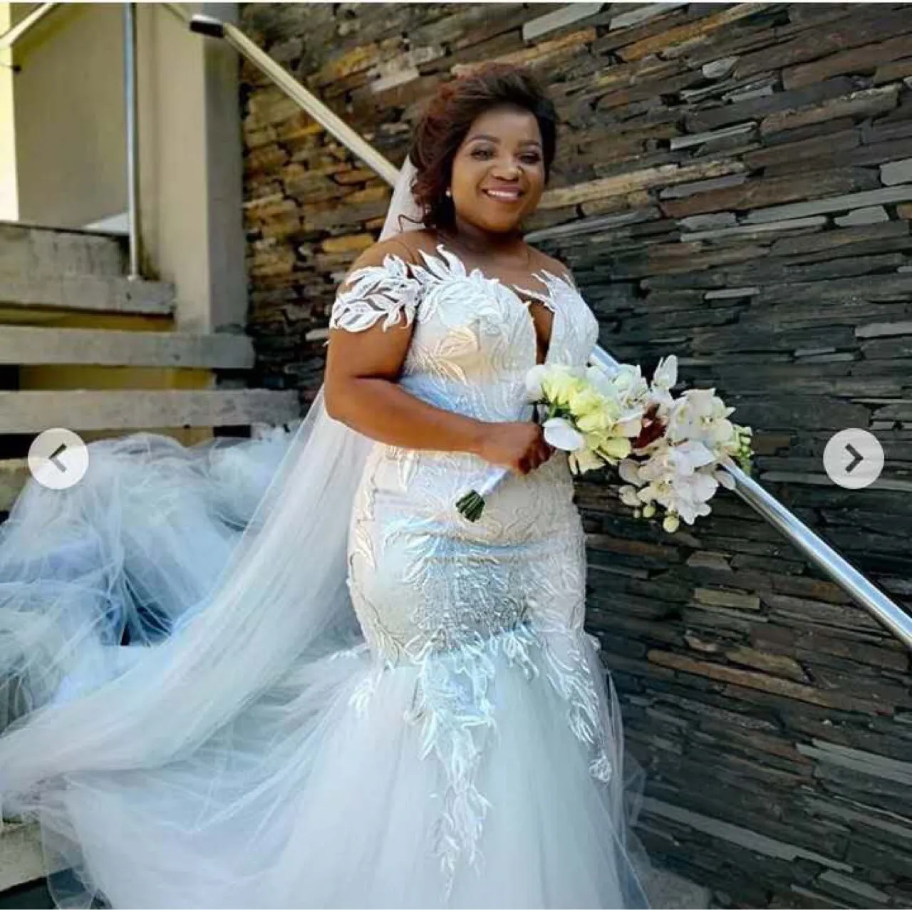 Keyhole lace wedding sales dress