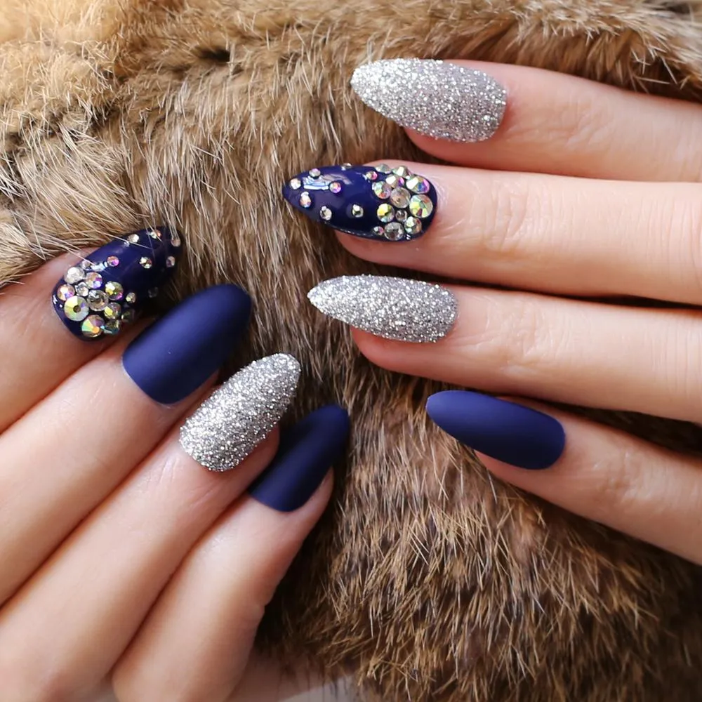 Black Box Stiletto Matte Burgundy Glitter Crystal Fake Nails Artistic Shape  Diamonds False Nails Spread Out White Silver From Fzyiyi10, $19.29 |  DHgate.Com