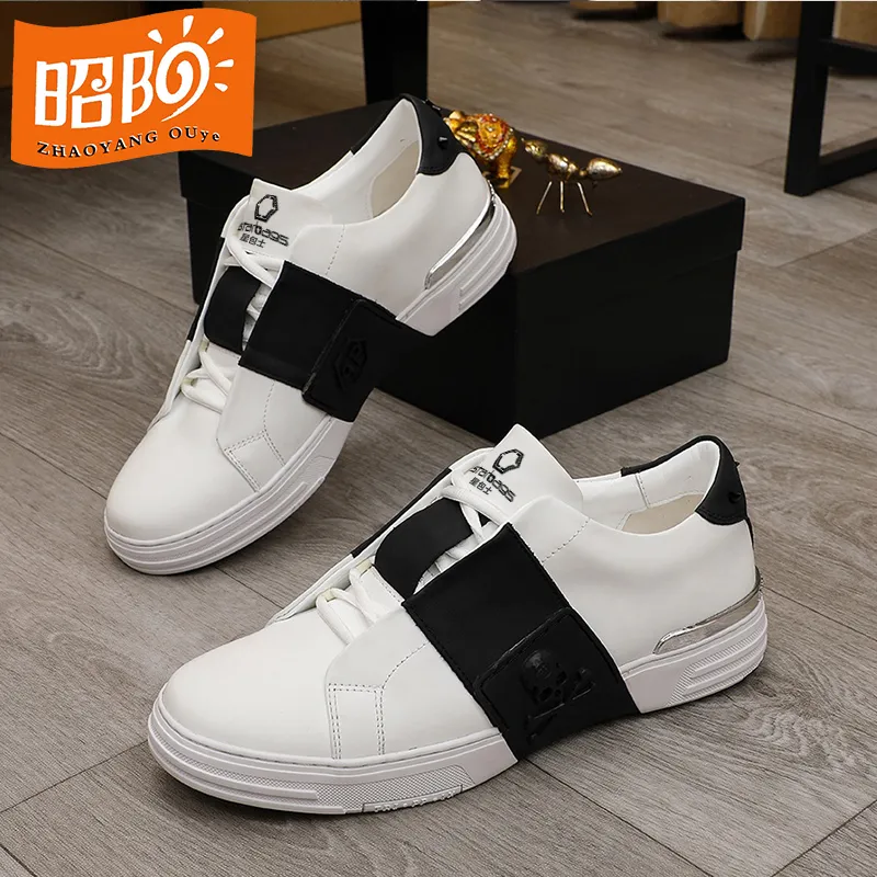 Taly 2023 Spring and Summer New Leisure Sports Shoes Men's Original Skull Rivet Leather Lace Up Flat Bottom Color Matching Small White Shoes