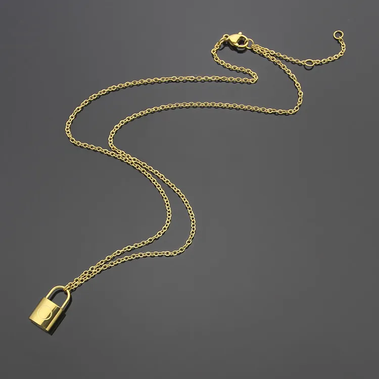 2022 Colliers de lock de luxe en acier inoxydable de qualité supérieure Pendentifs 3 couleurs Mode Simple V Colliers Classic Style Femmes Designer bijoux