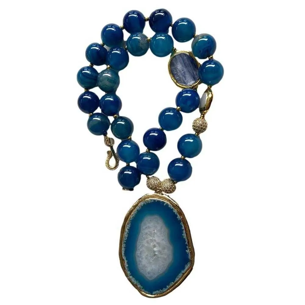 YﾷYING Collier de perles en kyanites ovales de forme ronde et lisse avec pendentif en tranche d'agates bleues 55,9 cm