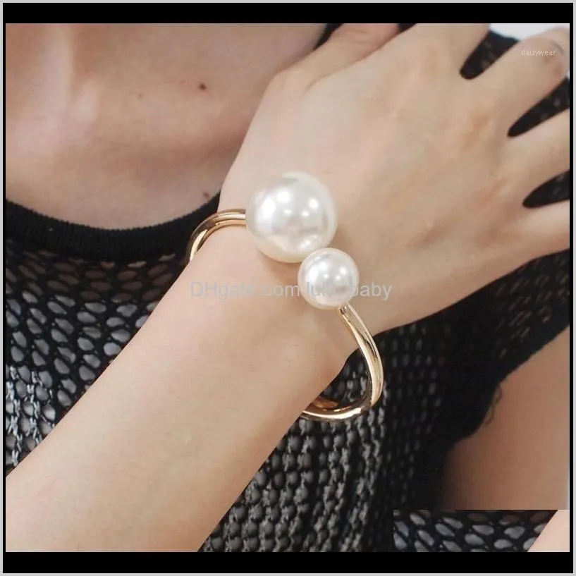 UKMOC Romantic Alloy Imitation Pearls Bracelets Fashion Accessories Dress Metal Cuff Bangles For Women Charm Jewelry1