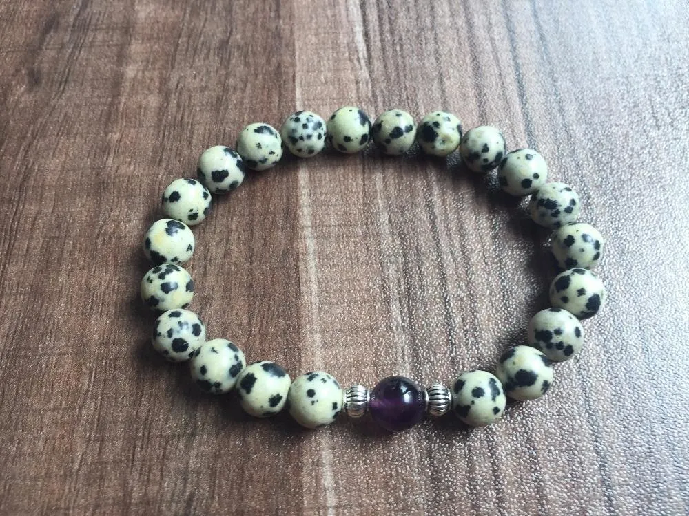 Charm Armband Rouns Pärlor för kvinnor och män 8mm Dalmatian Jaspers Armband Purple Quartz Bön Yoga Mala