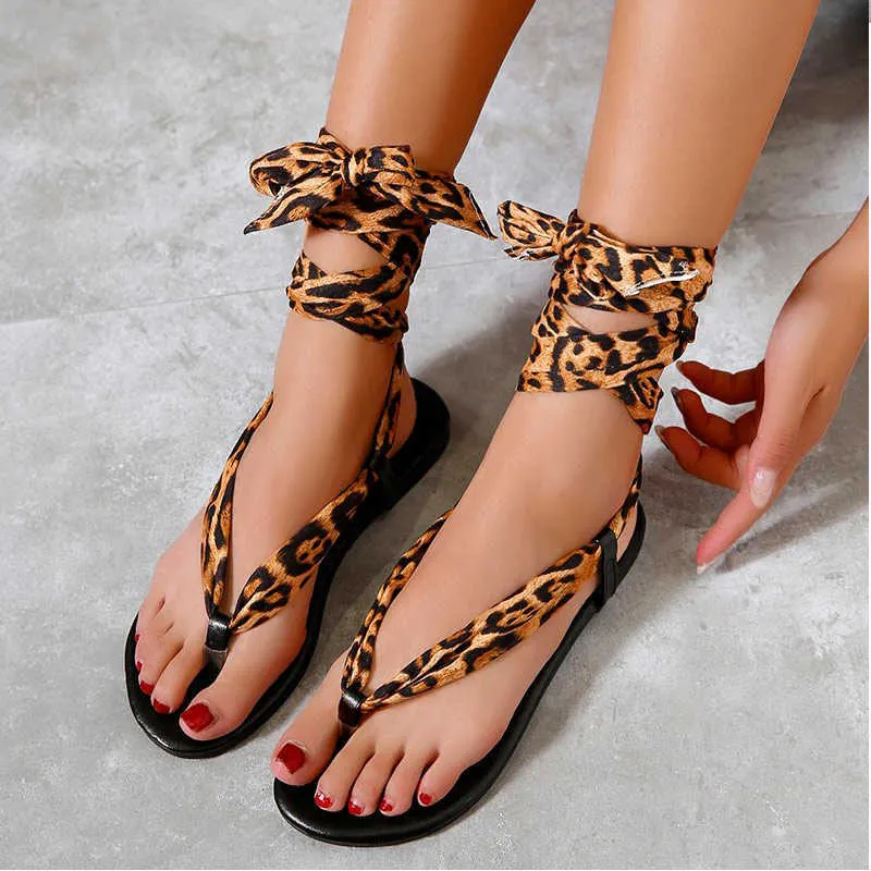 Frau Sandalen Ankle Strap Wohnungen Leopard Lace Up Clip Toe Weibliche Schuhe Kreuz Krawatte Damen Casual Böhmischen 2021 Sommer Plus größe Y0721